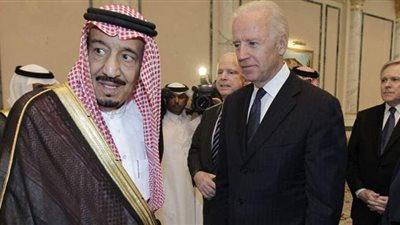 بايدن يعتزم الاتصال بالعاهل السعودي اليوم