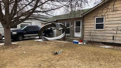 لجأوا للصلاة.. مشاهد رعب عاشها ركاب طائرة لحظة انفجار المحرك في الجو | فيديو