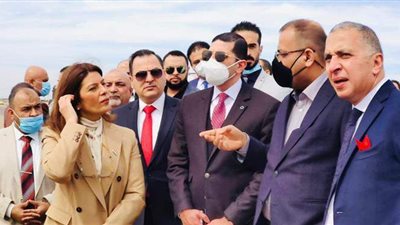 رئيس هيئة الاستثمار يبحث في 