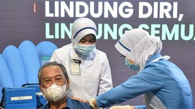 رئيس الحكومة أولا.. ماليزيا تدشن حملة تطعيم للوقاية من كورونا | فيديو