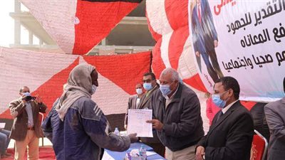 سعفان: تسلم 3281 عاملا غير منتظم وثيقة تأمين تكافلي بالوادي الجديد