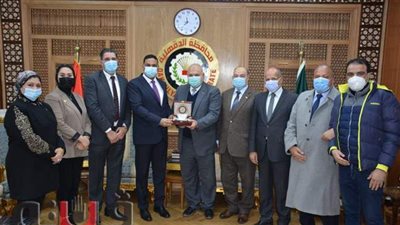 محافظ الدقهلية يكرم محمد أحمد صالح لانتخابه نائبا لرئيس الاتحاد الأفريقي