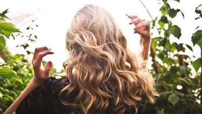 متعافيات من كورونا يكشفن تأثير الفيروس على تساقط الشعر