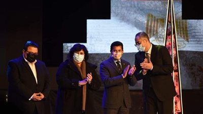 وزيرا الثقافة والشباب يكرمان فرق عمل مسرح المواجهة والتجوال | صور