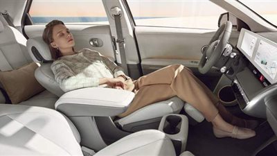 تقنية V2L لشحن الأجهزة الكهربائية داخل سيارات هيونداي Ioniq 5| صور