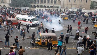 لليوم الثالث.. اشتباكات بين المتظاهرين والأمن جنوب العراق | فيديو وصور