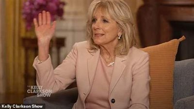 في أول مقابلة تلفزيونية للسيدة الأولى.. زوجة بايدن: سأحتفل بالقضاء على كورونا بشرب الخمر