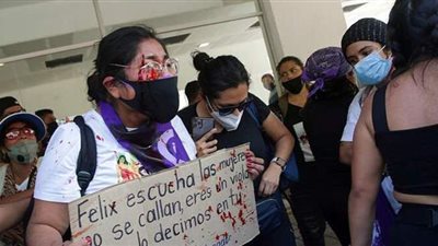 اشتباكات بين محتجين في المكسيك بعد دعم الرئيس لمرشح متهم بالاغتصاب