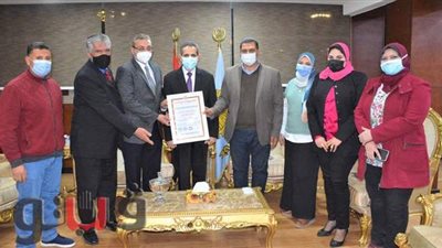 محافظ الغربية يكرم المركز التكنولوجي بحي ثان طنطا عقب حصولهم على الأيزو ٩٠٠١