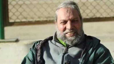 علاء نبيل ومختار ورضوان في صلاة الجنازة على محمد زمزم | صور