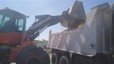 في نطاق محافظة الأقصر.. حملة نظافة على طريق 