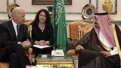 الملك سلمان يجري اتصالاً هاتفيًا بالرئيس الأمريكي