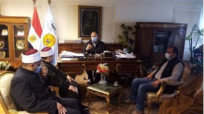 محافظ أسيوط يبحث مع مسئولي الأوقاف تكثيف القوافل الدعوية | صور