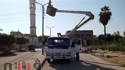 صيانة منظومة الإضاءة بالقنطرة شرق عقب موجة الطقس السيئ |صور