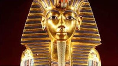 الآثار تكشف حقيقة فتح ڤتارين العرض لتصوير قناع توت عنخ آمون