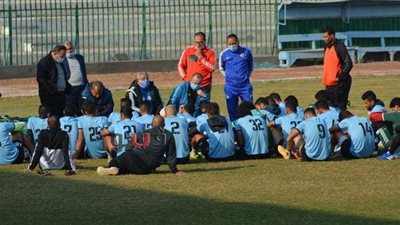 خالد عيد يعنف لاعبي المحلة بعد العودة للتدريبات