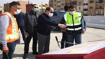 الرئيس السيسي يتفقد تطوير الطرق والمحاور بشرق القاهرة