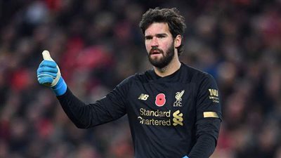 كلوب يكشف موقف اليسون من المشاركة مع ليفربول بعد وفاة والده