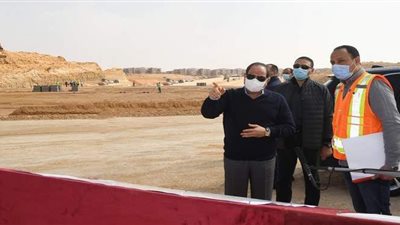 11 صورة ترصد تفقد السيسي أعمال تطوير طرق ومحاور بشرق القاهرة