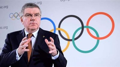 توماس باخ يهنئ بارتيكوفا لفوزها بكأس العالم للسكيت بالقاهرة