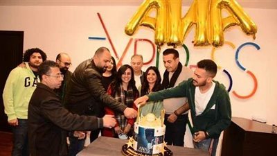 أسامة منير يحتفل بعودته إلى الغناء مرة أخرى