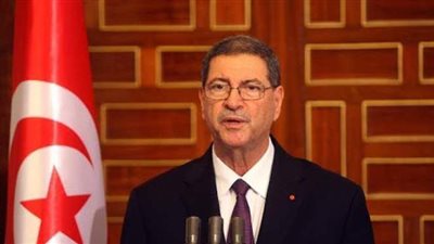 على الهواء.. رئيس الحكومة التونسية الأسبق يتعرض لأزمة قلبية