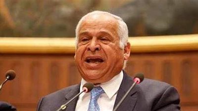 فرج عامر يعلن بيع مهاجم سموحة بـ40 مليون جنيه لأحد أندية الدوري