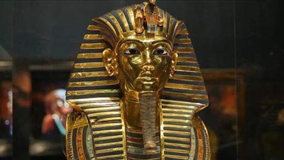 وزير الآثار: رفضت عروضا بآلاف الدولارات لتصوير قناع توت عنخ أمون