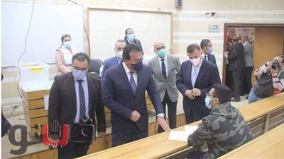 وزير التعليم العالي يتفقد لجان امتحانات الترم الأول بجامعة عين شمس | فيديو وصور