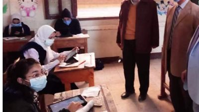 ملتزمون بالكمامات.. ٣٤ ألف طالب بأولى ثانوي يؤدون الامتحانات بأسيوط | صور