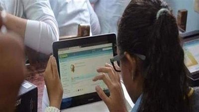 طالبات المنار الثانوية بالإسكندرية تحررن 68 محضرا بسقوط سيستم الامتحانات