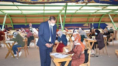 رئيس جامعة سوهاج يتفقد سير امتحانات الفصل الدراسي الأول | صور