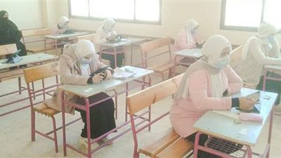 ٤٢٣٤ طالبا وطالبة يؤدون امتحانات الصف الأول الثانوي بالوادي الجديد