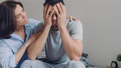 اكتشفي أعراض أسباب إصابة زوجك بالاكتئاب