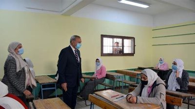 محافظ القليوبية: وعي كامل من الطلاب بتنفيذ الإجراءات الاحترازية خلال الامتحانات