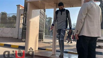 إجراءات احترازية مشددة على طلاب الصف الثاني الثانوي بالسعيدية | صور
