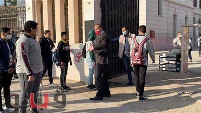 بالأغاني الوطنية.. استقبال طلاب الصف الثاني الثانوي لأداء امتحان اللغة العربية | فيديو وصور