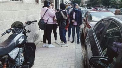 بعد قرار التخفيف.. بدء توافد طلاب الصف الثاني الثانوي بالإسكندرية على لجان الامتحان