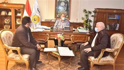 محافظ أسيوط يلتقي مسئولي المحاجر والرصف ويوافق على إنشاء إدارة لتنمية الموارد الذاتية