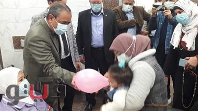 محافظ الإسماعيلية ووكيل الصحة يتفقدان مراكز التطعيم ضد شلل الأطفال | صور
