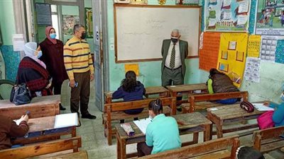 مدير تعليم الإسكندرية يتابع امتحانات النقل بإدارة وسط التعليمية