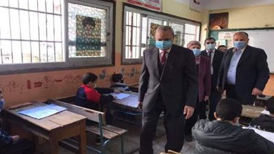 محافظ القليوبية: جهود مكثفة لحل مشكلات الإنترنت بالمدارس