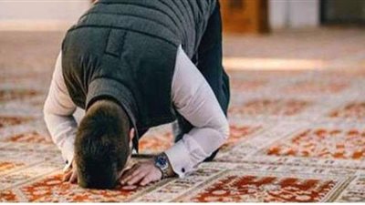 هل هناك سنة مؤكدة ركعتان تصليان قبل صلاة المغرب؟.. الإفتاء تجيب