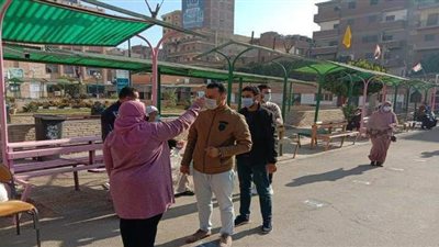 طلاب جامعة بنها يؤدون الامتحان وسط الالتزام بالإجراءات الاحترازية | صور