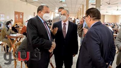 رئيس جامعة بني سويف يراجع الالتزام بإجراءات كورونا بلجان الامتحانات