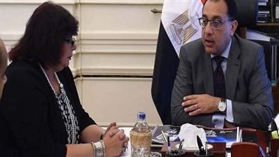 مدبولي يستعرض تقريرا من إيناس عبد الدايم حول الأنشطة الثقافية في سيناء