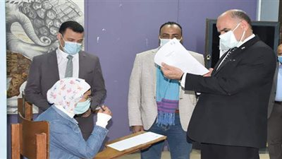 رئيس جامعة الأقصر يتفقد سير امتحانات الفصل الدراسى الأول