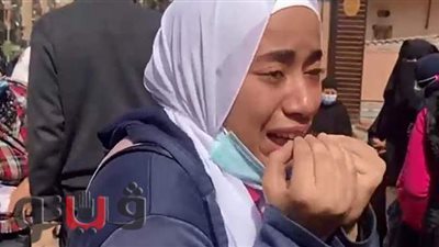 طالبة بثانية ثانوي تنهار في البكاء: 