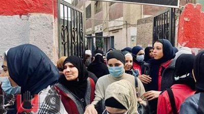 طلاب ثانية ثانوي ينتهون من امتحاني العربي والرياضيات.. سقوط السيستم في بعض اللجان.. وفرحة عارمة لسهولة الامتحانات