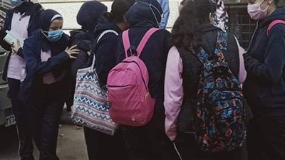 بكاء طالبات الصف الثاني الثانوي بسبب تعطل السيستم في الإسكندرية | صور